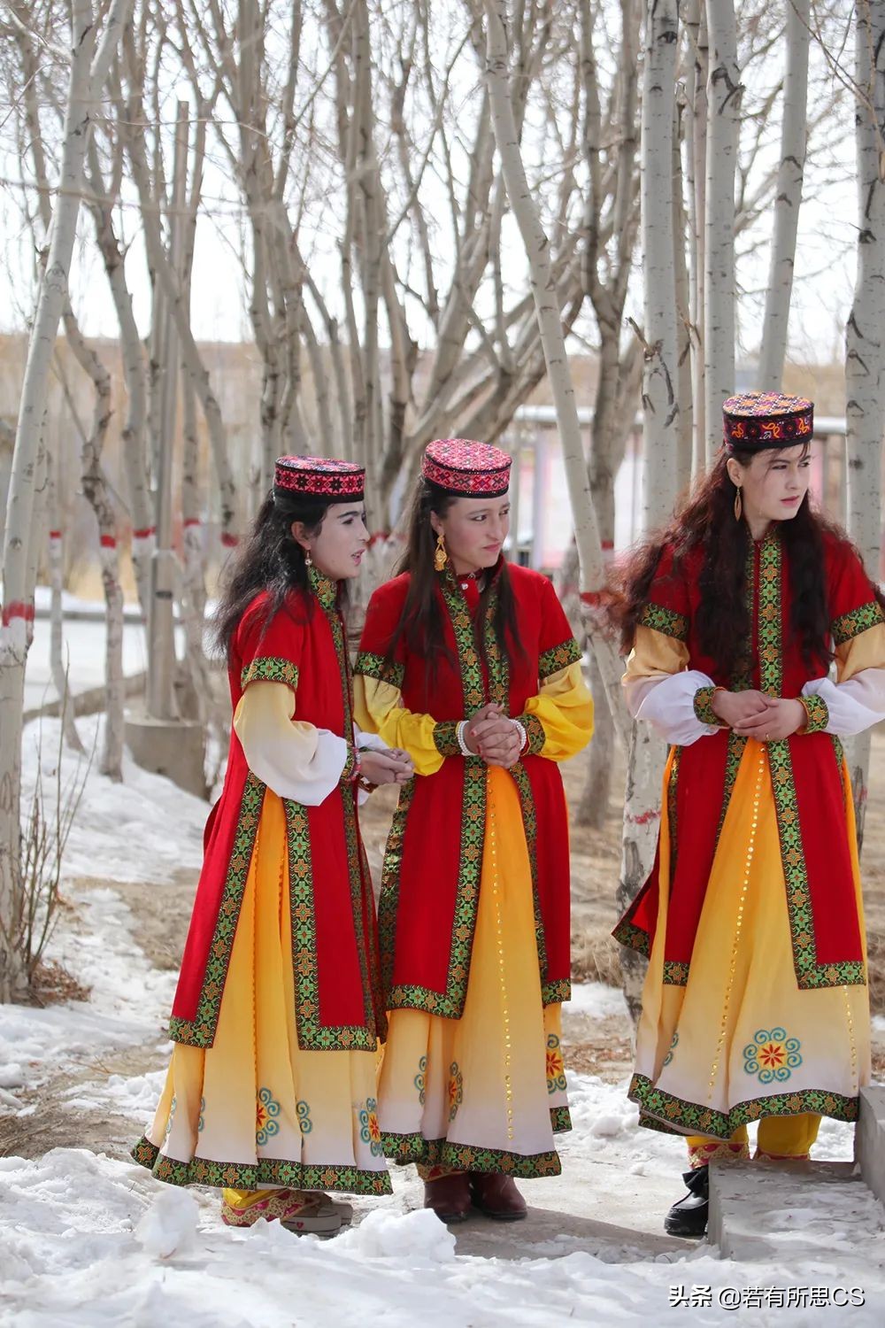 去新疆旅游的美女,去苏州旅游的女人