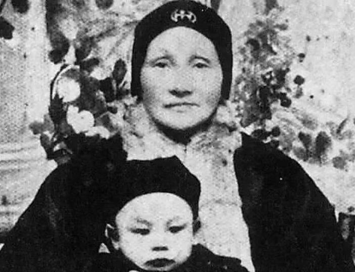 蒋介石的炒股经历，数次被“割韭菜”负债累累，最终如何还上的？