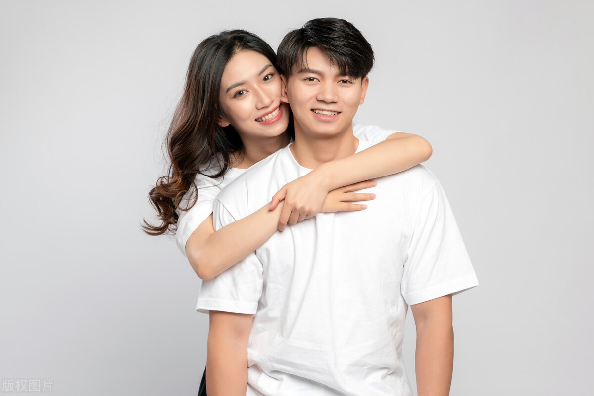 42岁保姆每月工资8000元却要哄睡,住家保姆哭诉