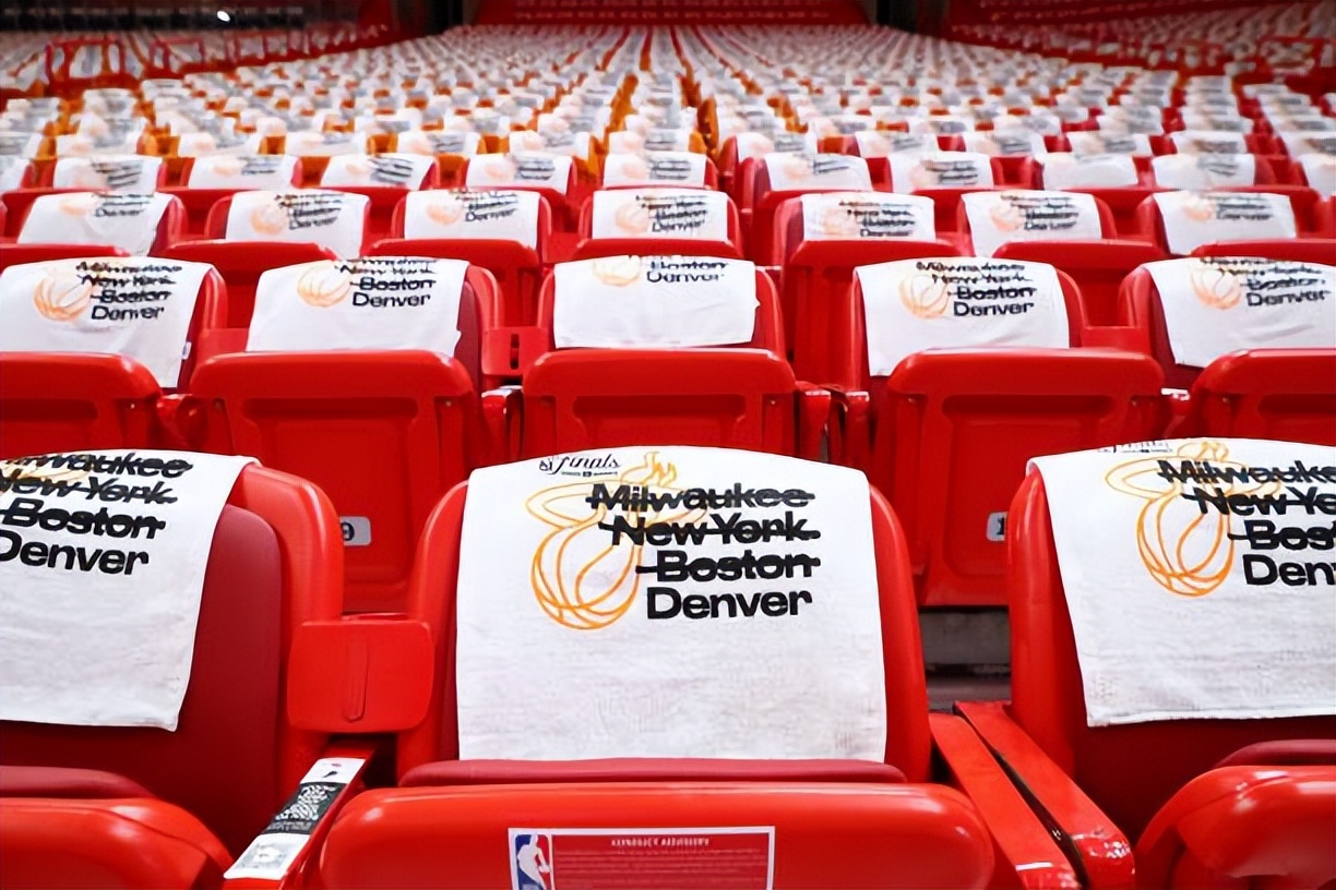 总决赛G4一触即发！约基奇穆雷表情严肃掘金主帅道出胜负关键