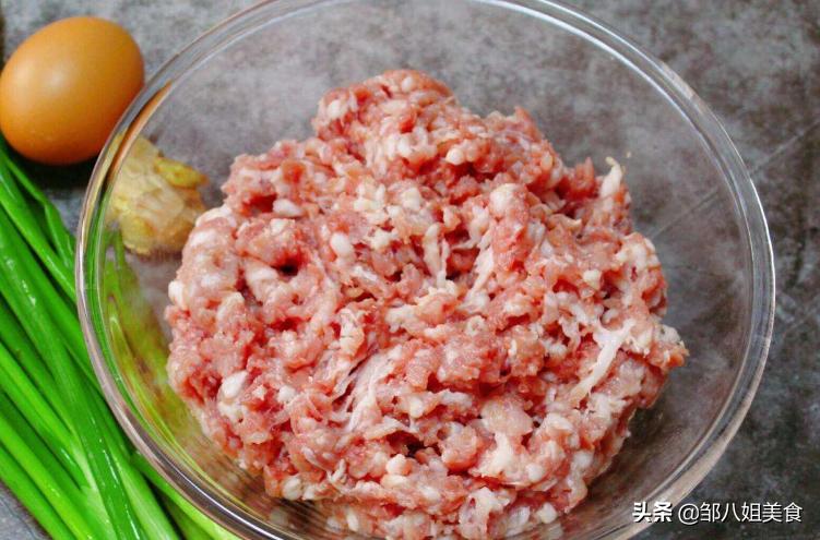 青椒馅饺子怎样调馅好吃,吃饺子猪肉馅怎么调