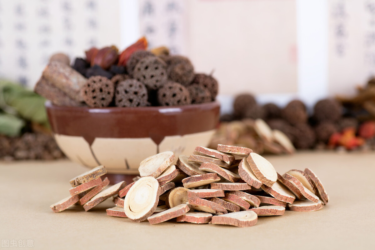 夏天喝温水祛湿气吗,夏天脾胃虚寒的人泡什么喝