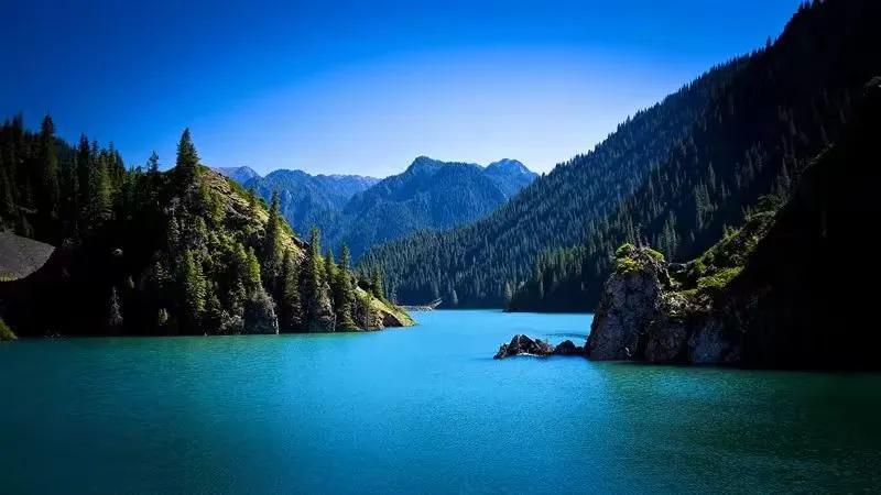 故事不长不难讲脸红相遇眼红收场,脸红相遇眼红散场故事不长也不难