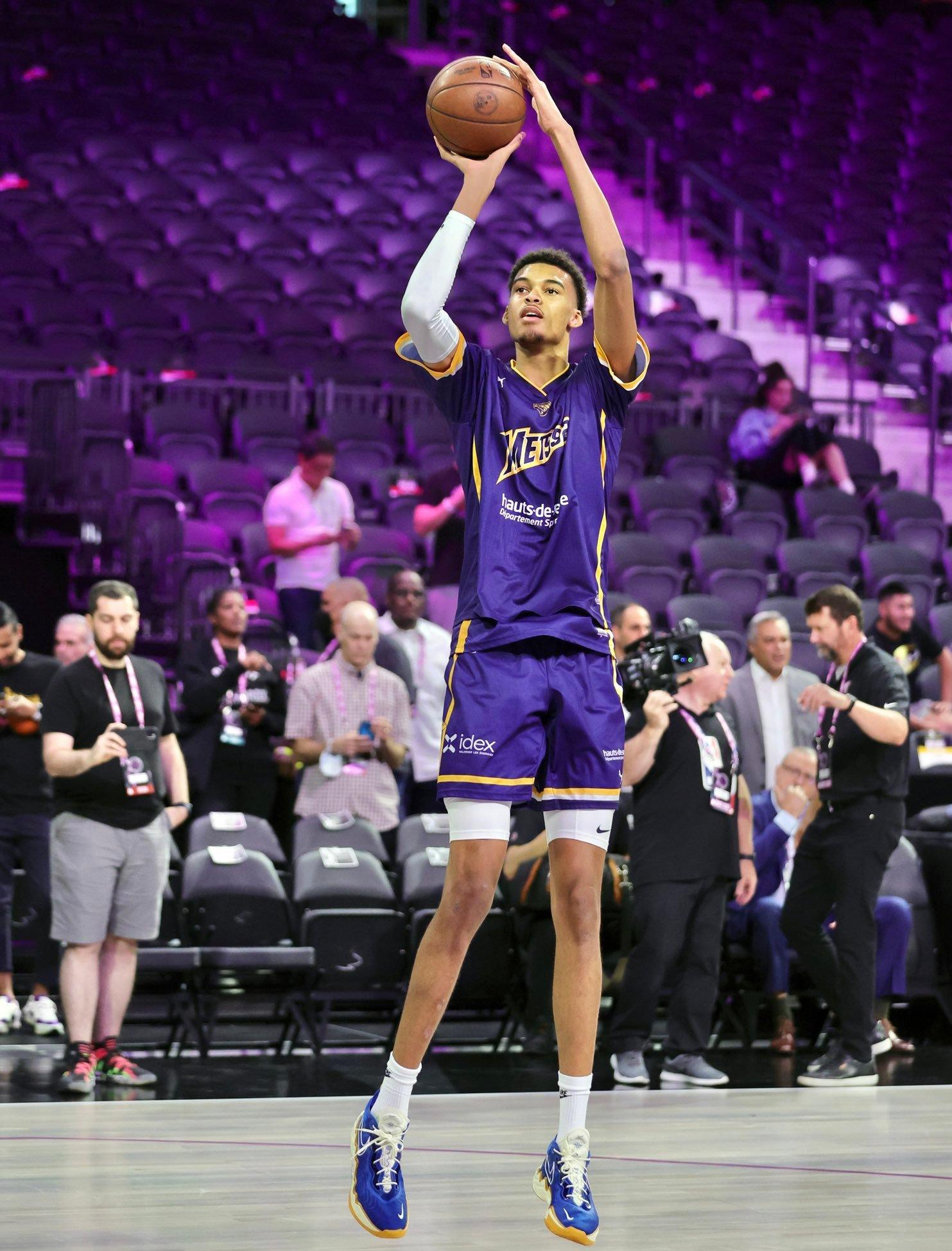 NBA季前赛上脚：胖虎穿Zion2灭霸紫，杰伦穿科比5