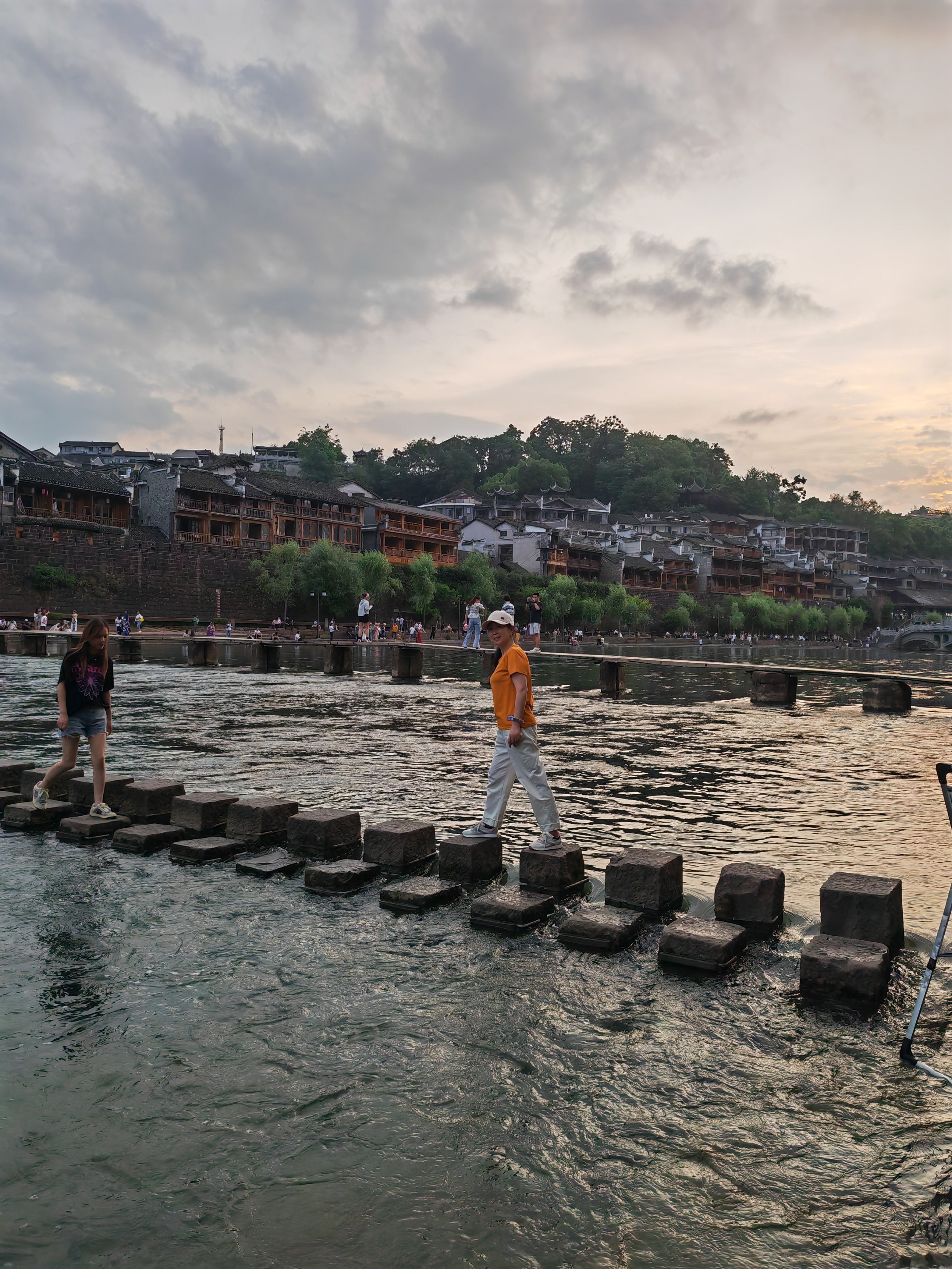 张家界凤凰古城六日游视频,重庆张家界凤凰古城六日游