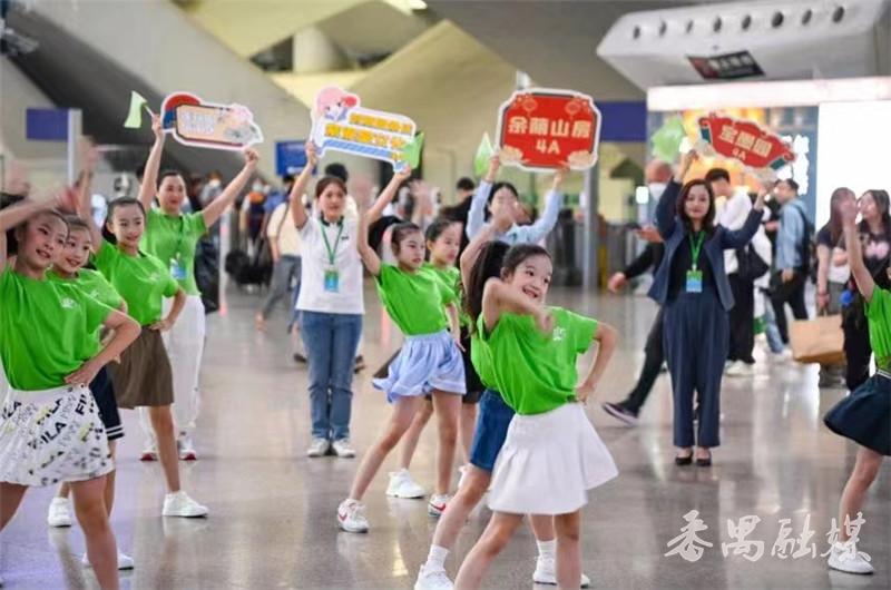 歌舞快闪亮相广州南站，拉开中国旅游日主题月番禺活动欢乐序幕