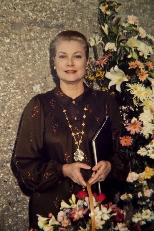 梵克雅宝双面黑白价格,梵克雅宝芭蕾舞胸针卡米拉