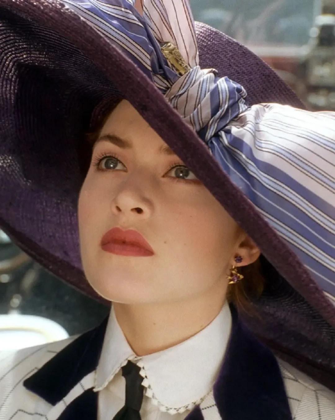 侵华日军残酷*行暴**,女子为活命脱下衣服让日本人拍摄,*辱侮**至死