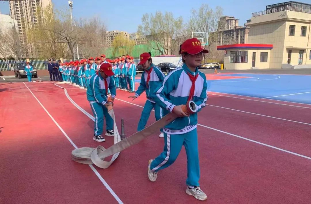 消防安全伴你童行知识小课堂,安全童行消防演练