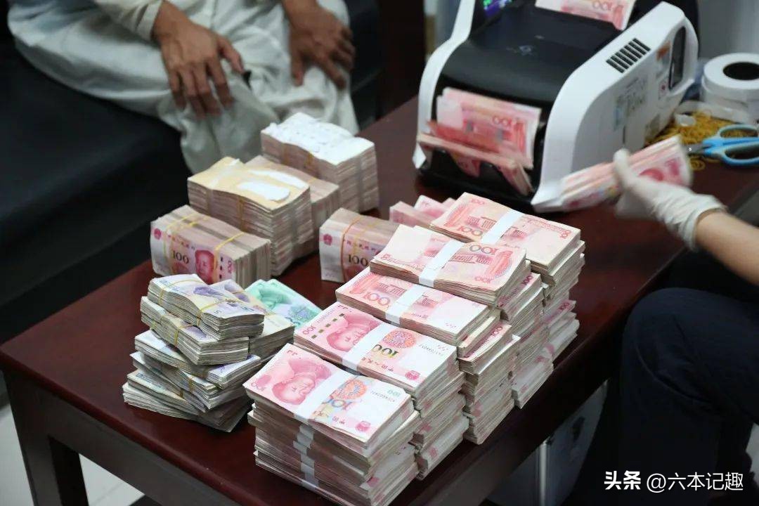 90后网红夫妻为赚钱自导自演视频,90后夫妻自编自导视频