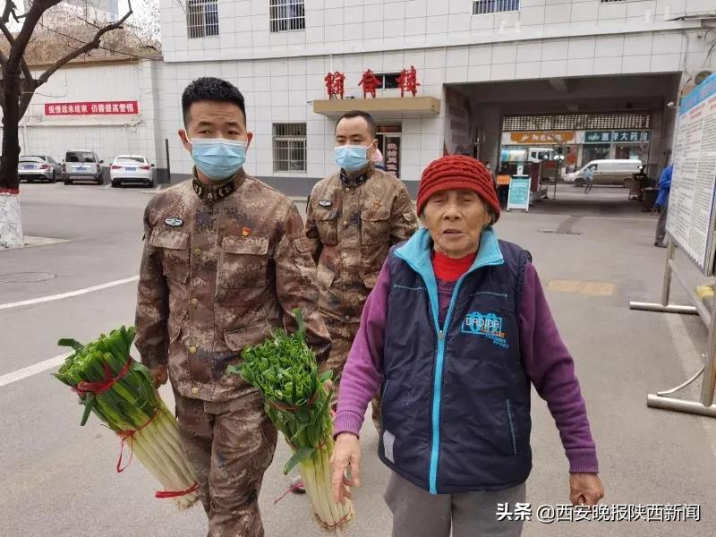 暖心蔬菜稳心神陕西省军区西安第二十干休所为老战士及家属集中代购冬菜