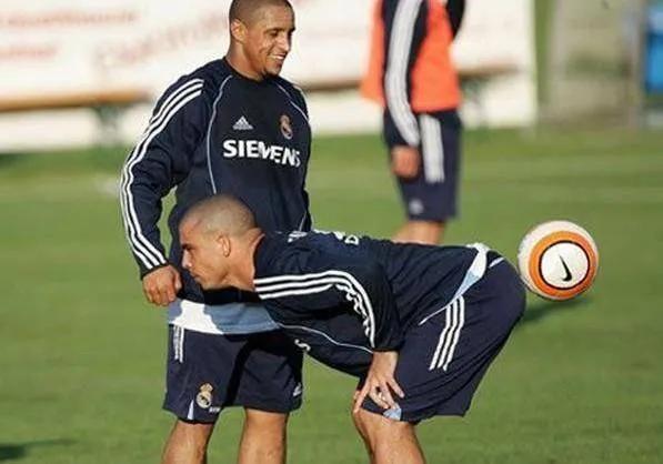 盘点足坛的搞笑迷惑瞬间,世界足球史上最搞笑的瞬间