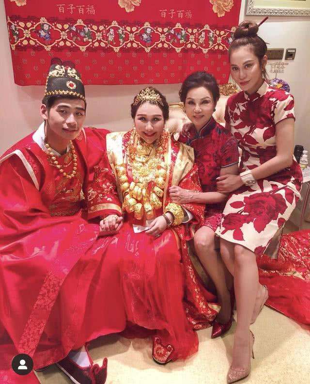 2013年何超盈,何超盈街头照