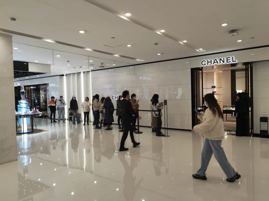 一线丨我在杭州核心商圈，看到空铺连成片