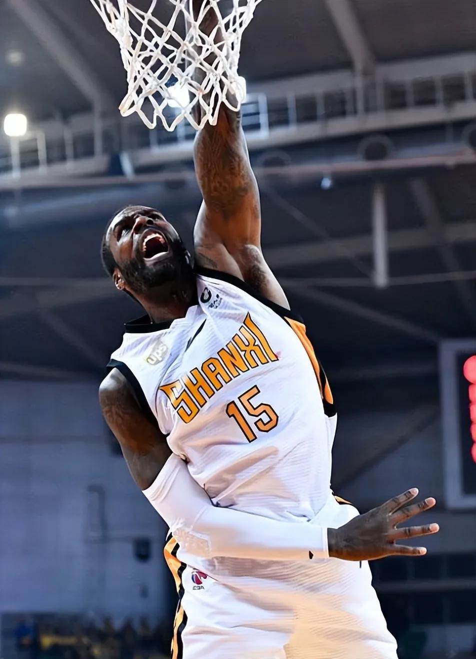 广东队第3个外援,广东队确定第三外援亚当斯