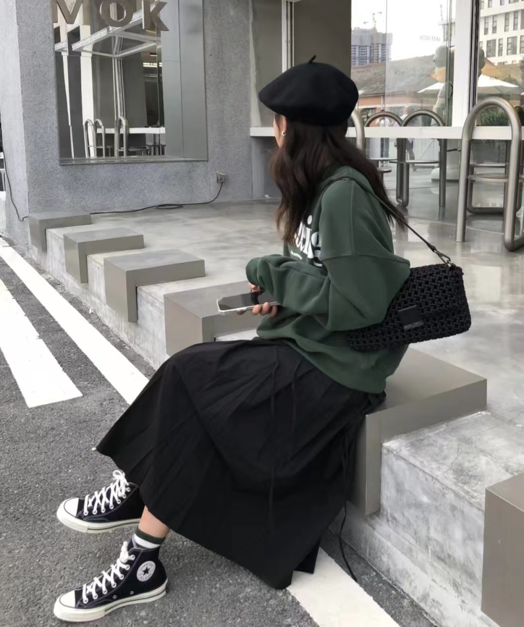 宽松版卫衣搭直筒宽松休闲裤,宽松卫衣怎么搭配裙子才好看