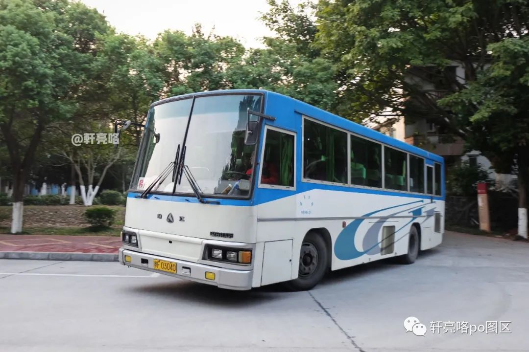 广州产丨千禧年后的珠*牌江**GZ6100F型团体客车