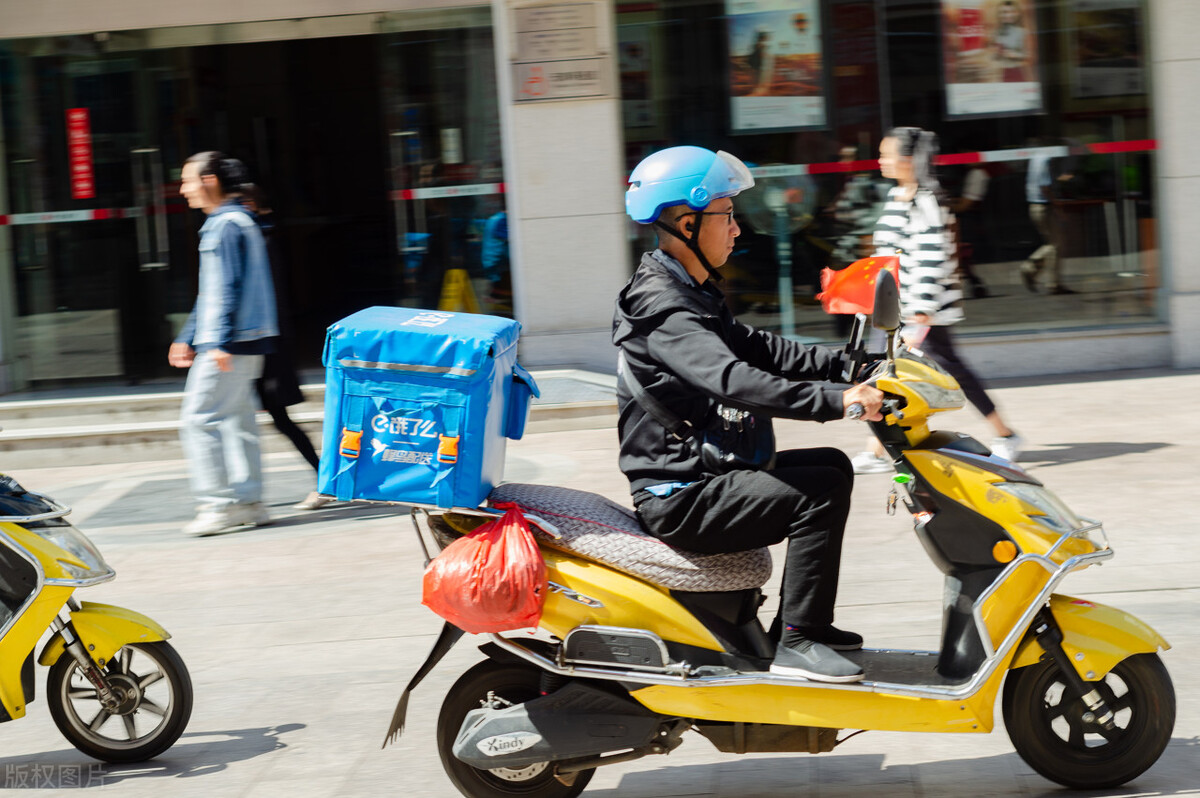 摆摊日入九千被怼,夫妻摆摊日入九千元租金