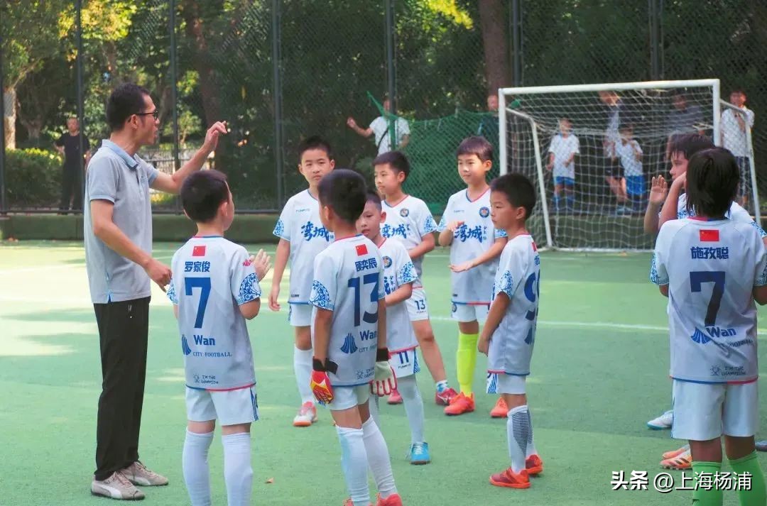 迎着太阳奔跑吧少年,中国足球小将奔跑吧骄傲的少年