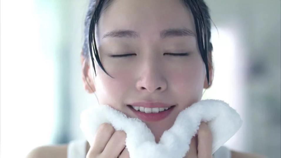 万万没想到学会这个小妙招,淡化鱼尾纹最简单的方法