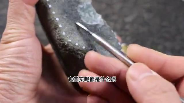 莫西沙翡翠打灯看和切开看,莫西沙翡翠石头特点