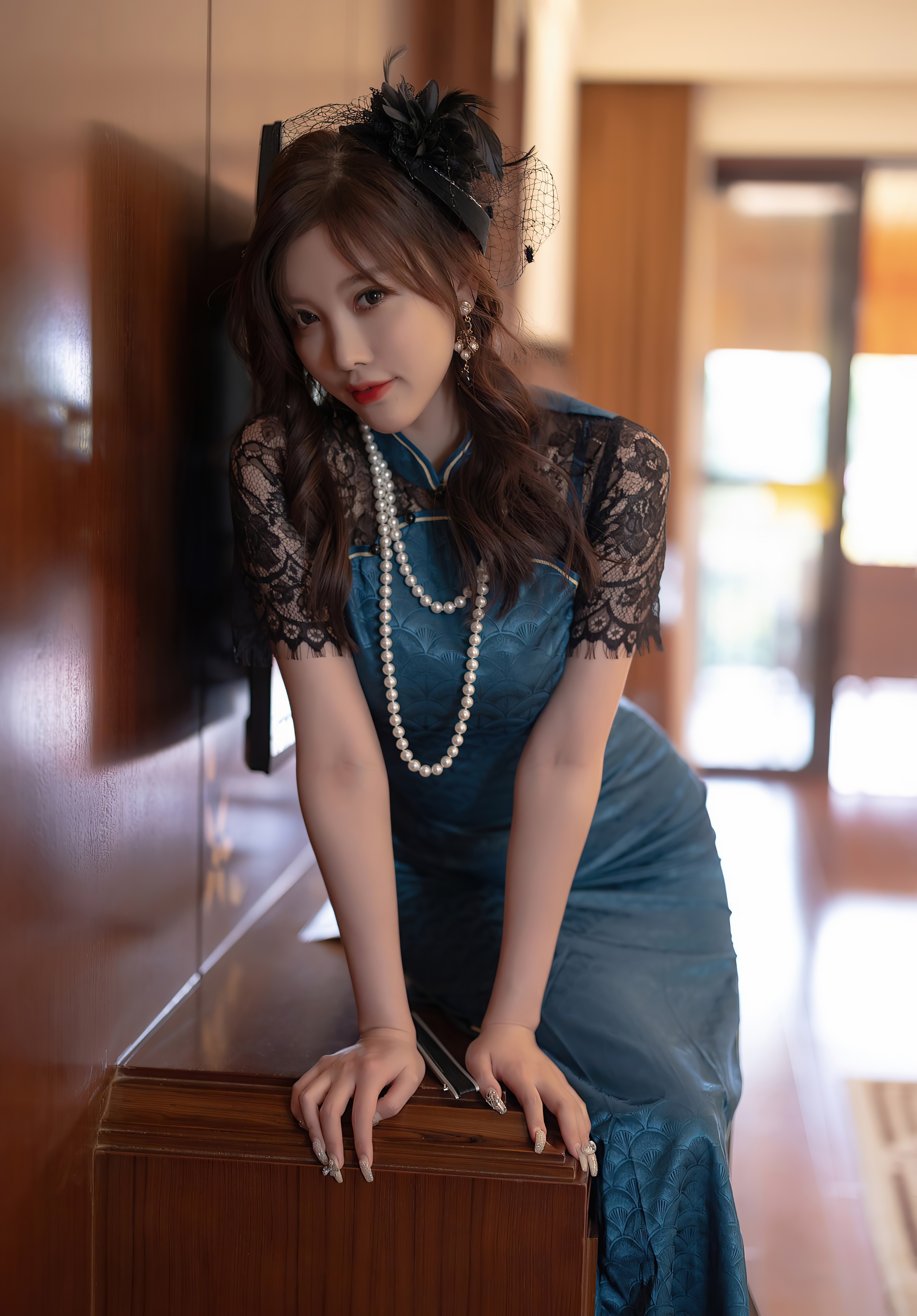 杨晨晨室内旗袍,杨晨晨露肩旗袍