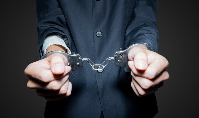 卖碟片被警察捉什么后果,贩卖盗版碟片会被刑事处罚吗