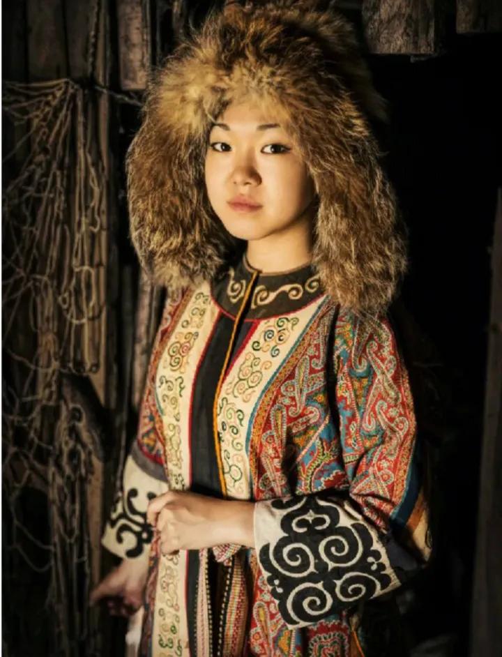 五十六个民族的风俗和服饰,五十六个民族代表服饰图片