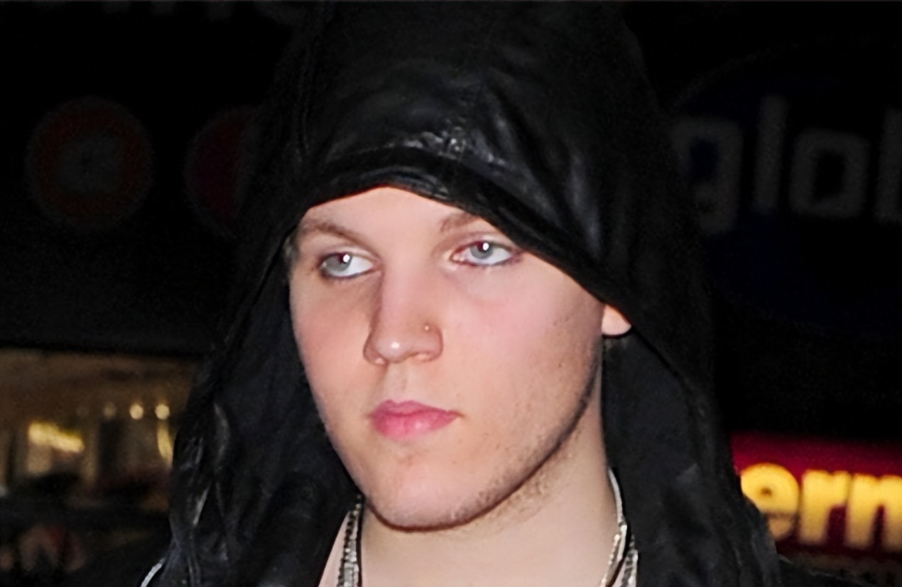 “猫王”独生女：败光上亿家产，四婚四离，晚年落魄儿子自杀