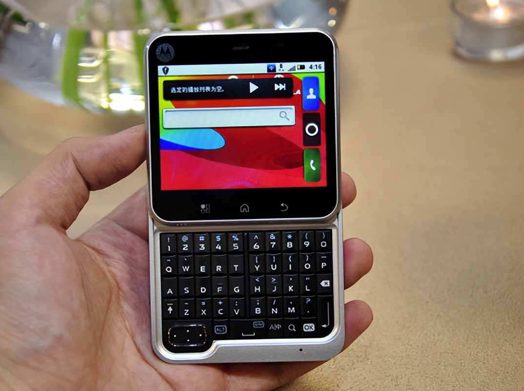 推荐款式比较新颖的手机,让人怀念的按键手机