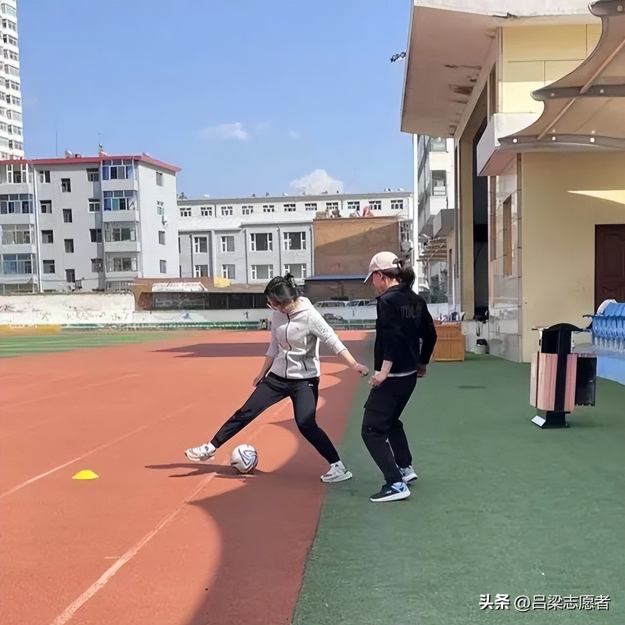 展现足球魅力演绎足球风采