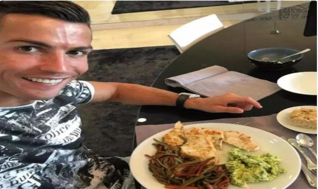 辗转5大欧洲豪门俱乐部，驰骋世界足坛20年，他究竟做了什么？