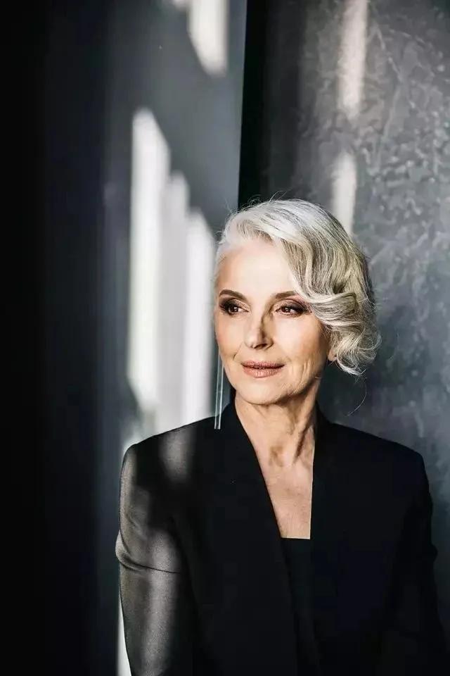 女性更年期是怎么补充雌性激素,女性更年期服用雌激素会发胖吗