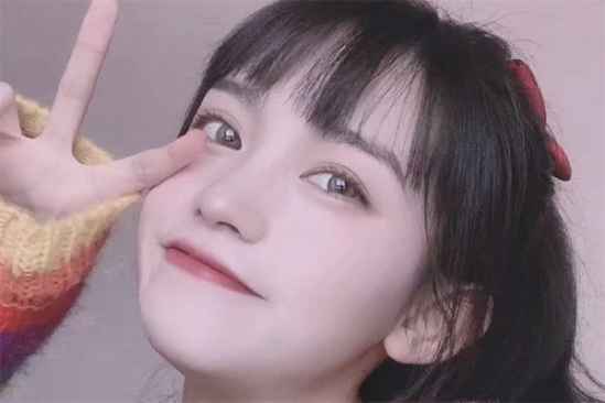 如何扎马尾显脸小又好看,大圆脸怎么扎马尾好看显脸小