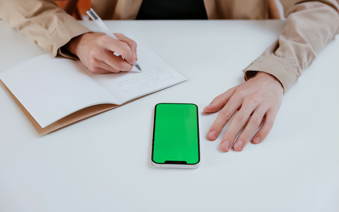 应届生去银行工作开始工资有多少,银行本科毕业三年后的工资水平