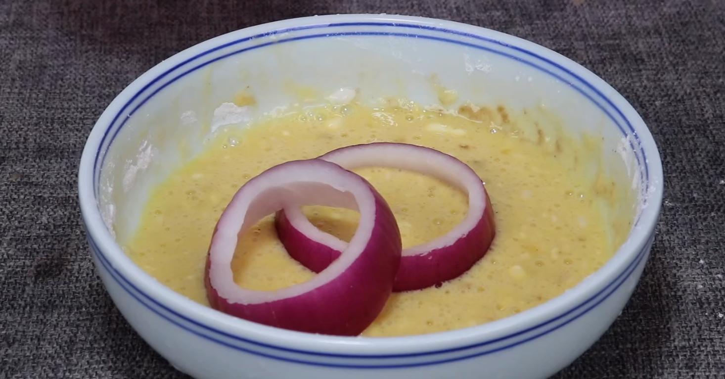 一家小吃店靠着一道菜火了30年,早餐店洋葱美食制作