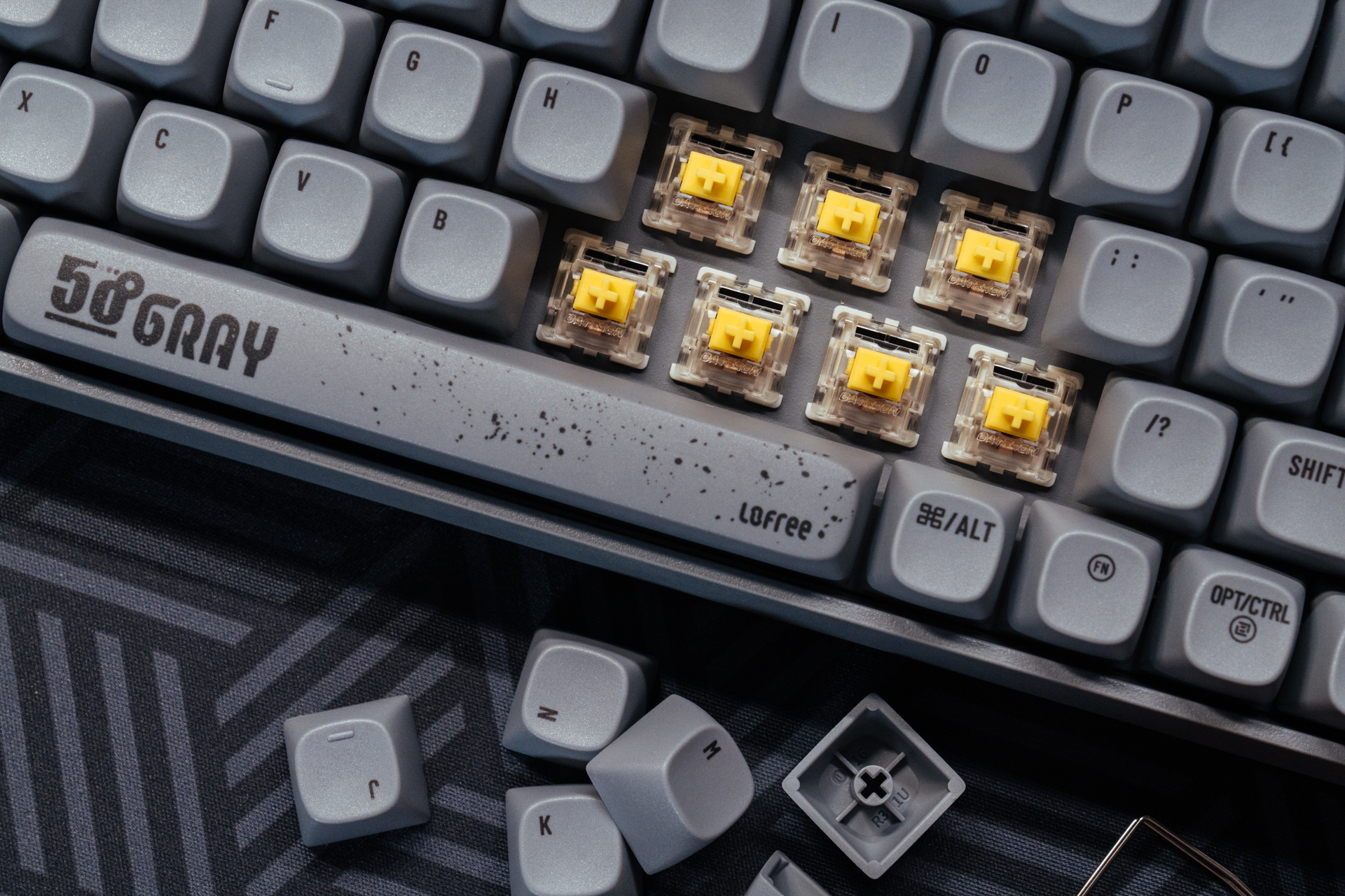 自己办公桌面布置,最简单的办公室桌面布置图