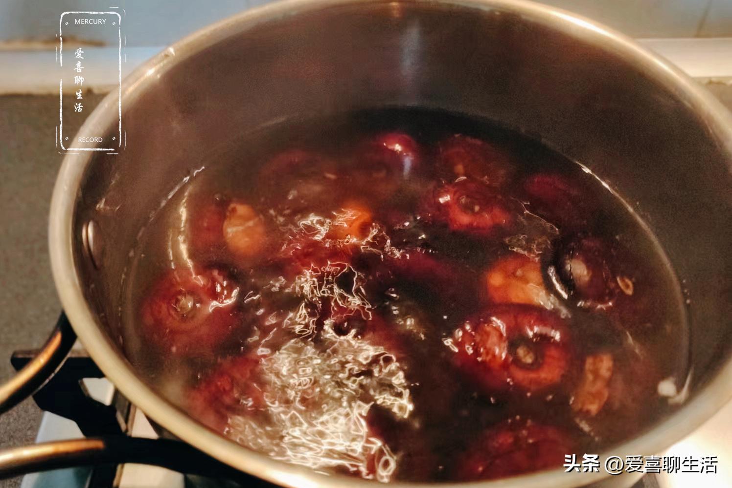 荸荠红皮与黑皮哪个好,荸荠挑选方法和季节