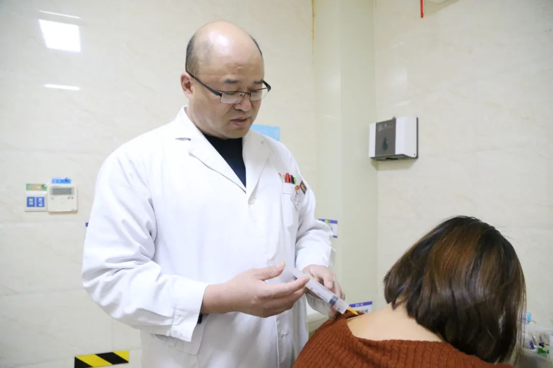 栖霞大伯腰盘长龙