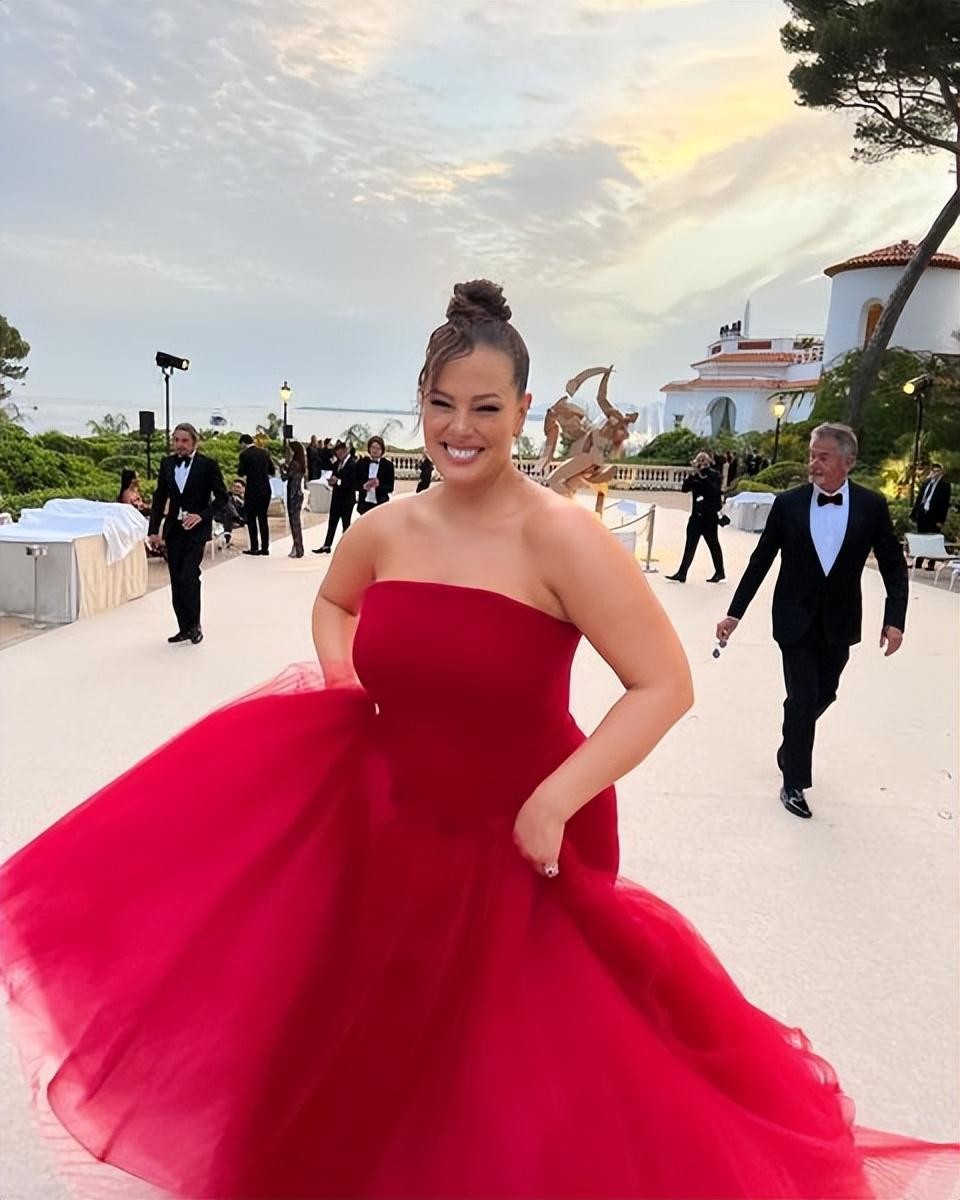 全球身价最高的大码模特：高177重180斤，没有赘肉，曲线凹凸有致