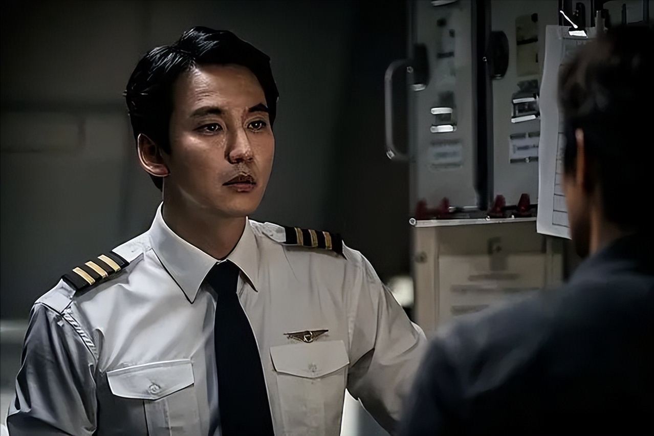 寻求集体认同的救助者，是生与死的过渡性标准，连通众人伦理情感