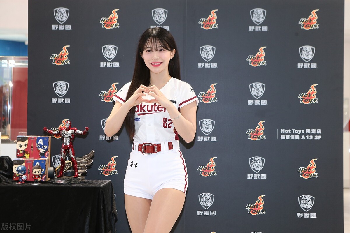 韩国高人气啦啦队正妹李多慧亮相HOT TOYS一日店长活动