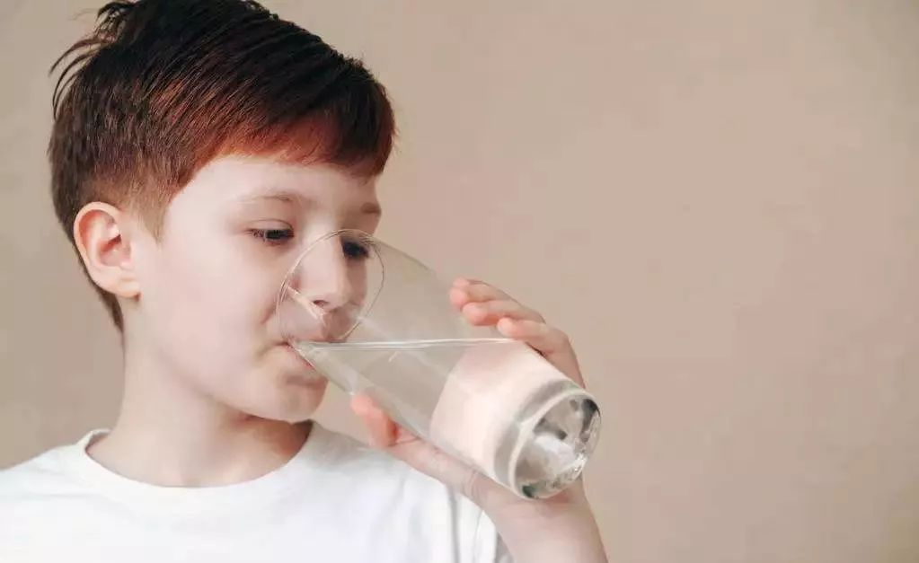 小孩近期呕吐腹泻什么病毒,孩子白天拉肚子晚上呕吐怎么回事