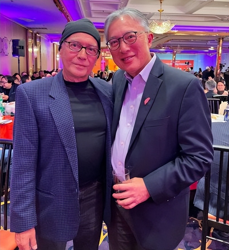 “亚洲*男美**”尊龙：无父无母，无儿无女，71岁孑然一身，一生孤独