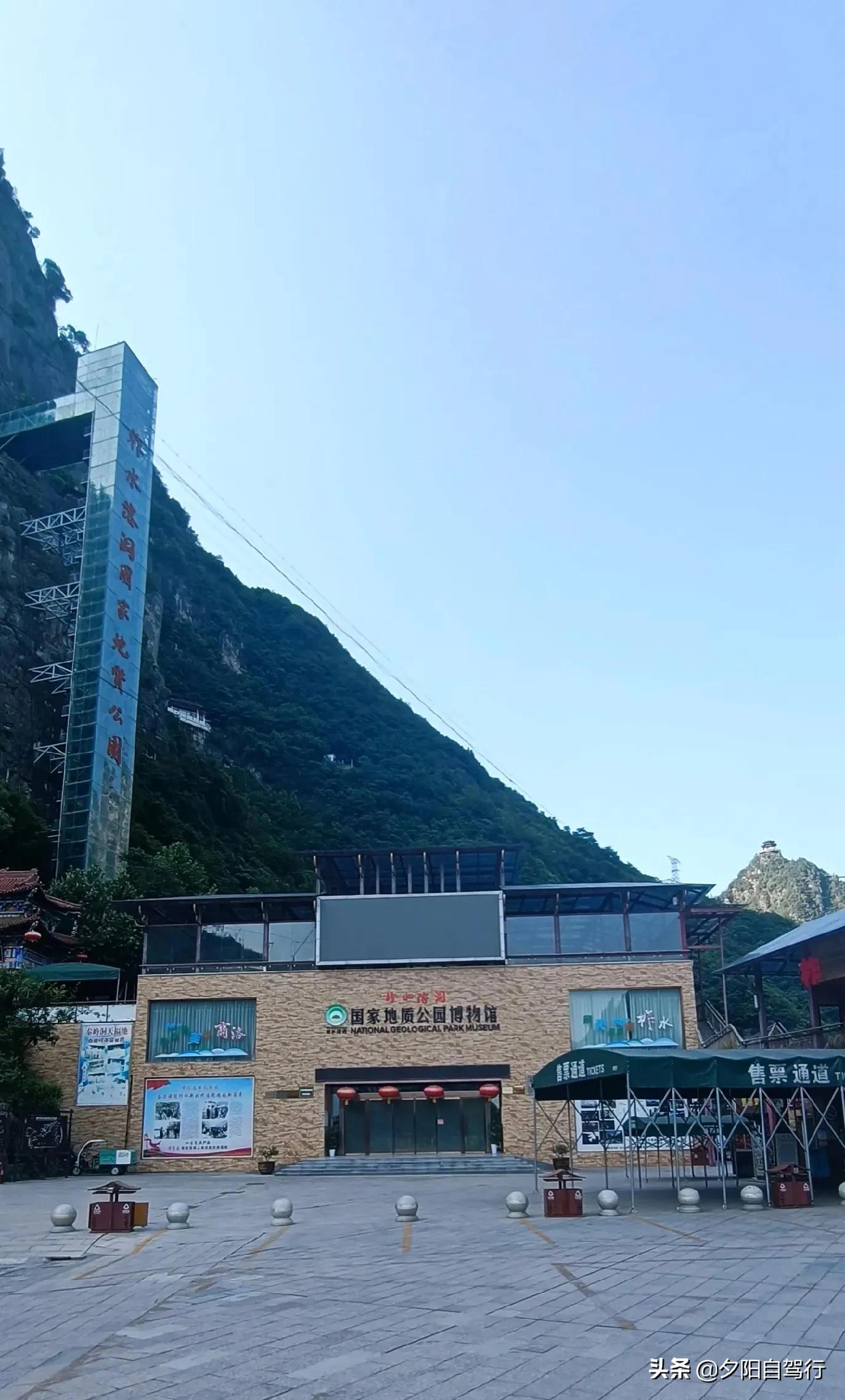 钻进钱眼图片,柞水溶洞之时光隧道