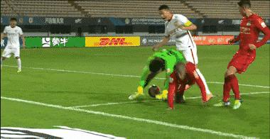 中超李海新执法视频,中超裁判李海新执法泰山队比赛