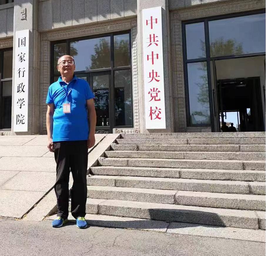 播种信仰的“老石油”