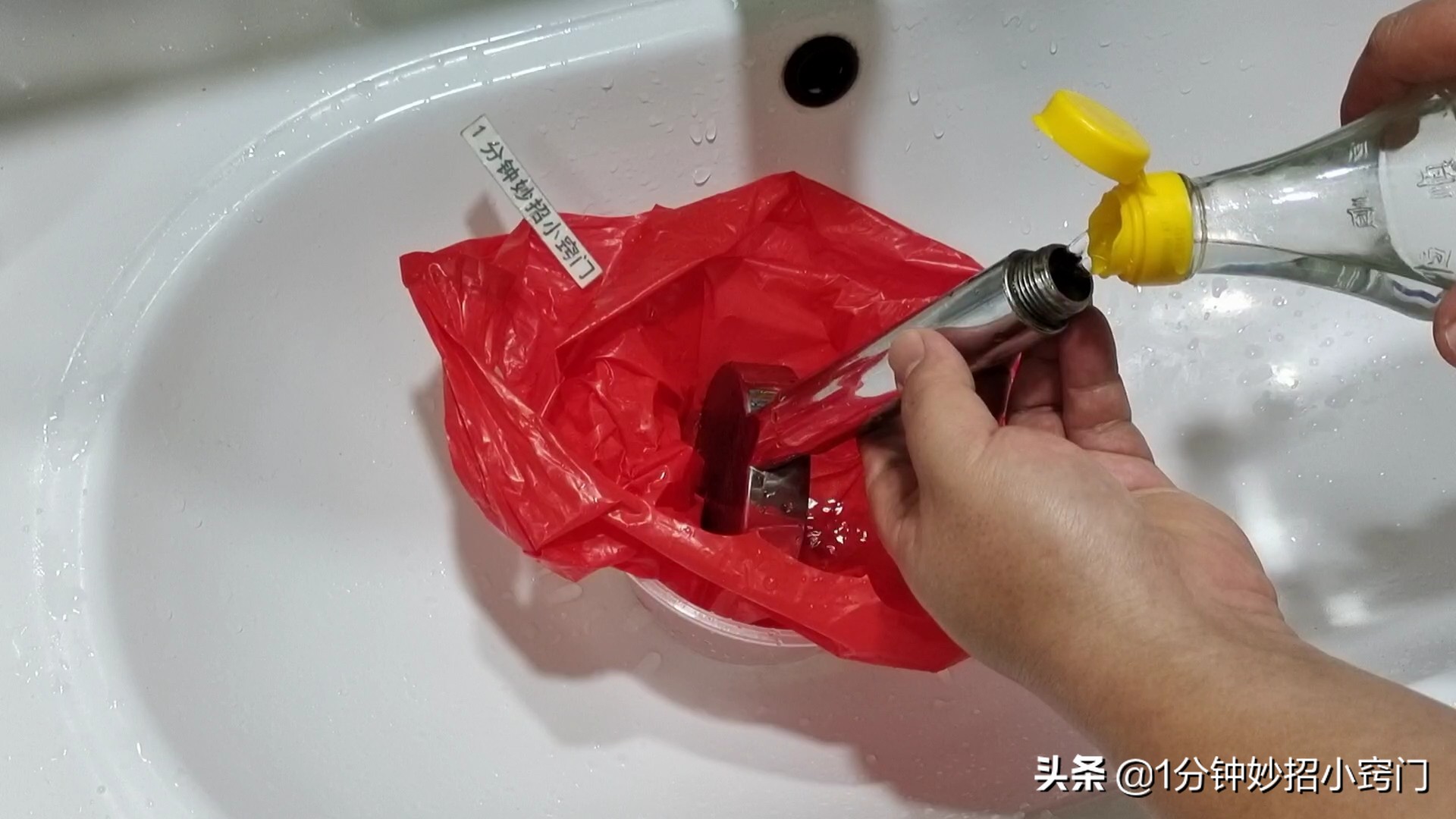 淋浴花洒堵塞怎么清洗醋加小苏打,淋浴喷头有点堵塞用小苏打可以吗