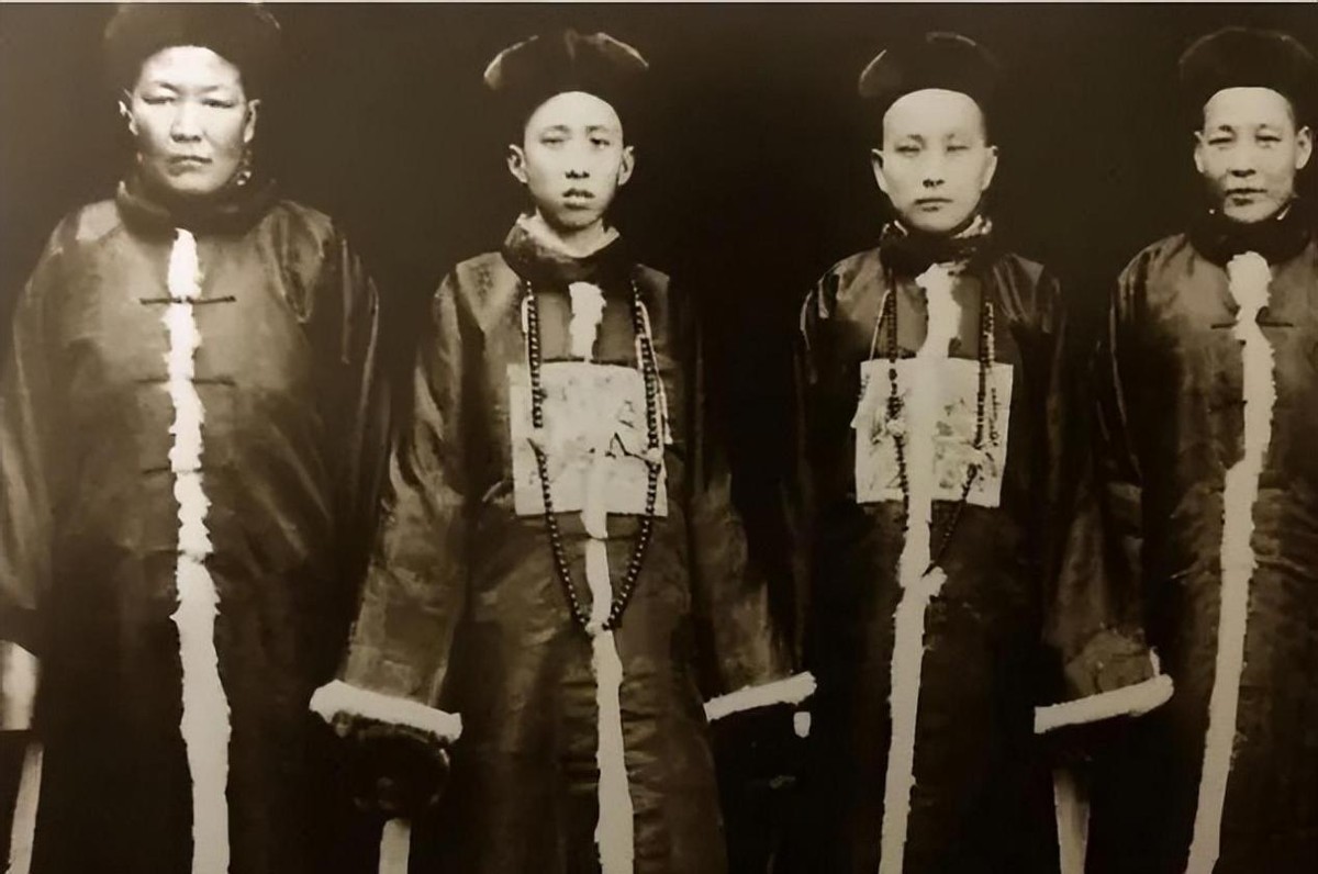 在古代太监最好的差事是什么呢,古代太监都是伺候哪些沐浴更衣