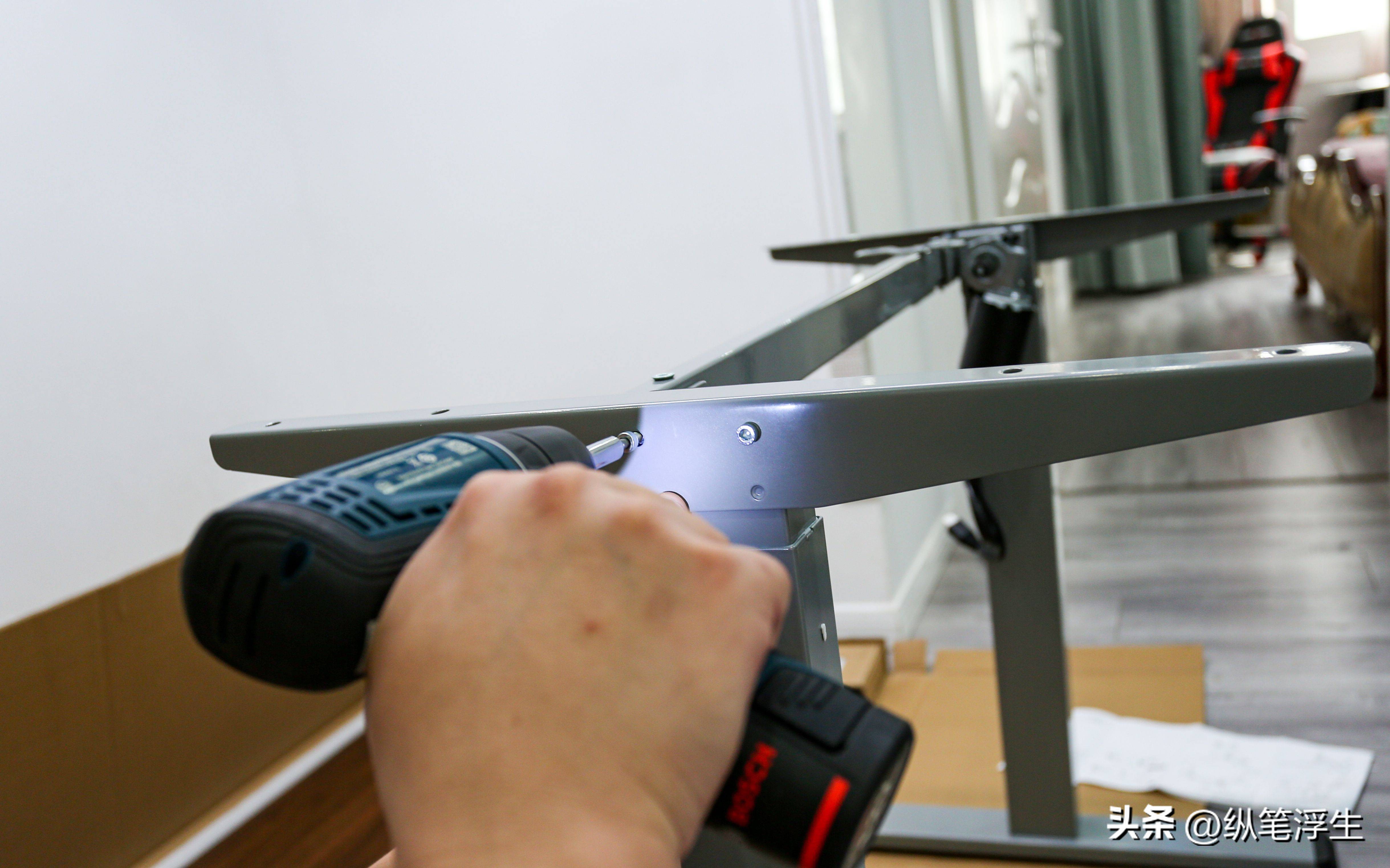 升降桌可站可坐可半蹲上班,升降桌可移动站立办公